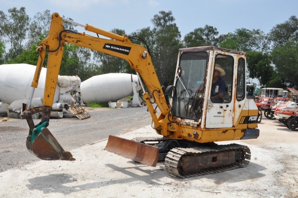 KOMATSU PC30 คอนโทลดี ปั้มแรง แน่นๆ สวยเดิมจากญี่ปุ่น100\% ทำงานสมบูรณ์ทุกระบบ รับรองไม่ผิดหวัง 195,000 เท่านั้น!!