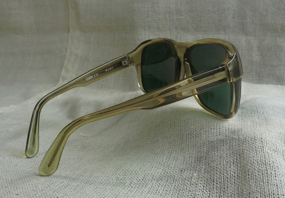 แว่นตาเทพเจ้าของชาวเยอรมันรุ่นพิเศษ ยุค '70s Vintage RODENSTOCK Exclusive Series handmade in Germany บิ๊กไซซ์! แว่นตาเทพเจ้าของชาวเยอรมันรุ่นพิเศษ ยุค '70s Vintage RODENSTOCK Exclusive Series handmade in Germany บิ๊กไซซ์!