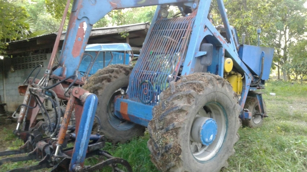 รถคีบอ้อยสามล้อ