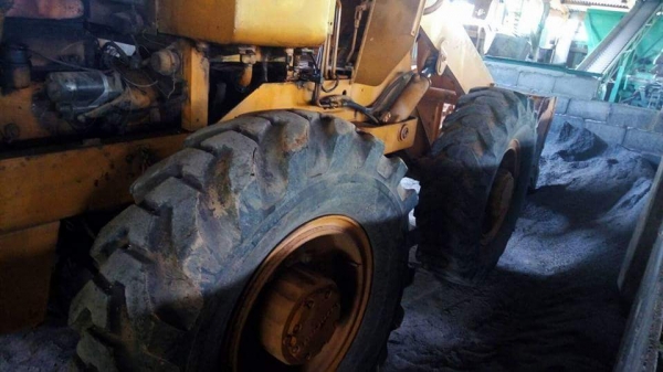 ขายรถตักล้อยาง สภาพพร้อมใช้งาน ราคา250,000 สนใจโทร 090-8588220คุณนะ 093-3258446คุณบิว เว็บไซต์ส่วนตัว www.narong2truck.com www.truck.in.th/498 ID: narong498 ID: 09332584461 เพจ Facebook ณรงค์ ซื้อขายรถมือสอง กลุ่ม Facebook ณรงค์ ซื้อขายรถมือสอง