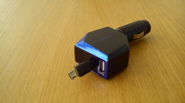 ช่องต่อ USB สำหรับเสียบสายชาร์จแบตโทรศัพท์ในรถยนต์
