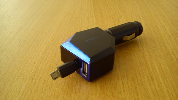 ช่องต่อ USB สำหรับเสียบสายชาร์จแบตโทรศัพท์ในรถยนต์
