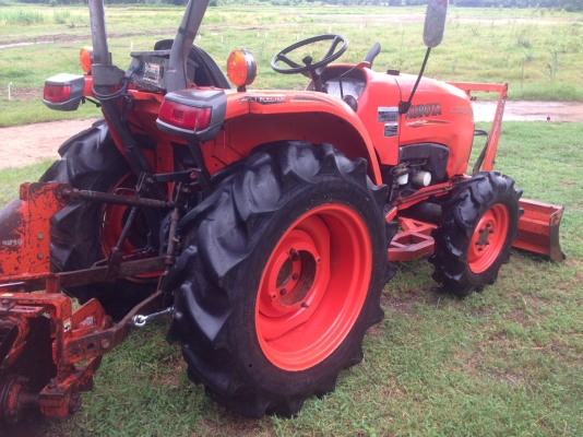 ขาย 36 แรง คูโบต้า(รถบ้านแท้ ออกห้างมือเดียว) อุปกรณ์ 2 ชิ้น ดันหน้า ผาน 5 เอกสารเล่มพร้อม