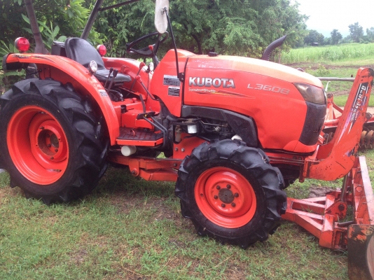 ขาย 36 แรง คูโบต้า(รถบ้านแท้ ออกห้างมือเดียว) อุปกรณ์ 2 ชิ้น ดันหน้า ผาน 5 เอกสารเล่มพร้อม