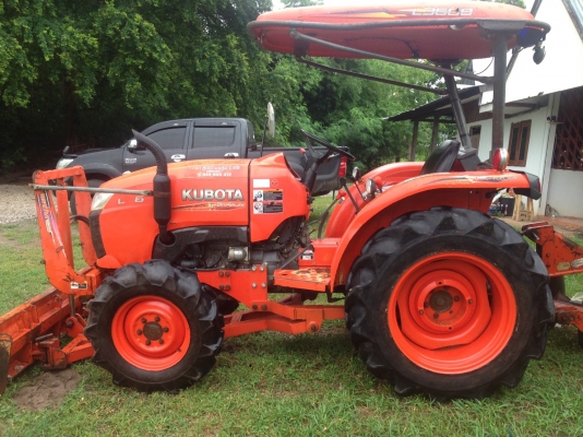 ขาย 36 แรง คูโบต้า(รถบ้านแท้ ออกห้างมือเดียว) อุปกรณ์ 2 ชิ้น ดันหน้า ผาน 5 เอกสารเล่มพร้อม