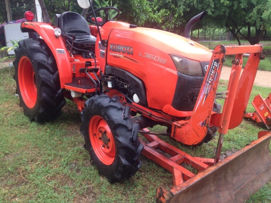 ขาย 36 แรง คูโบต้า(รถบ้านแท้ ออกห้างมือเดียว) อุปกรณ์ 2 ชิ้น ดันหน้า ผาน 5 เอกสารเล่มพร้อม