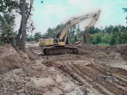 รถแบคโฮ KOMATSU PC200-6 รถมือสองไทย ทำงานก่อสร้างทางรถไฟอยู่จังหวัดนครราชสีมา