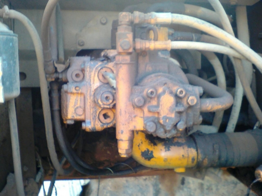 รถแบคโฮ KOMATSU PC200-6 รถมือสองไทย ทำงานก่อสร้างทางรถไฟอยู่จังหวัดนครราชสีมา