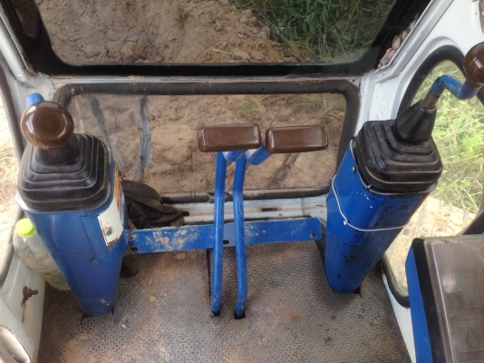 ขาย HITACHI EX60-1 เครื่องดีไม่มีโหลด เอวแน่น โซ่สวย คอนโทรลน้ำมัน ไลแย๊ก 4แสน จบขอคอม 10,000 บาท