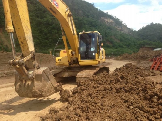ขาย 1,250,000 บาท KOMATSU PC200-7 เครื่องดี ปั้มแรง โช่หนา เอวแน่น ไฟฟ้าครบ แอร์เย็น (เอกสารเล่มทะเบียน)  รถอยู่ จ.นครนายก โทร&amp;ไอดีไลน์ 0610710295