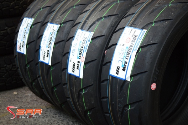 ยางซอฟ TOYO R888R 205/45ZR17 เส้นละ 6,350 บาท ยางซอฟ TOYO R888R 205/45ZR17 เส้นละ 6,350 บาท