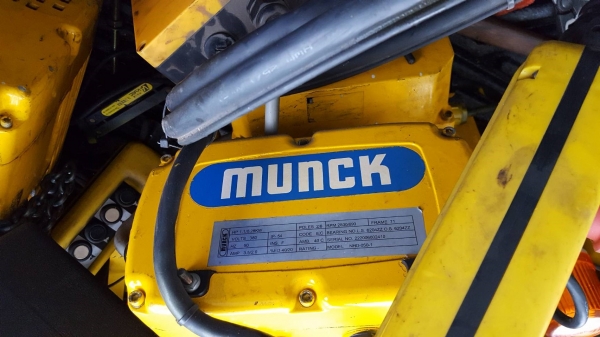 ขายรอกโซ่ไฟฟ้า 500 Kg,มี 5 ตัวราคาตัวละ 12,000 บาท ขายรอกโซ่ไฟฟ้า 500 Kg,มี 5 ตัวราคาตัวละ 12,000 บาท