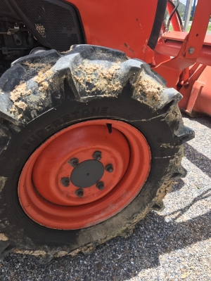 ขายรถไถคูโบต้าL3608พร้อมบุ้งกี๋ตัก สภาพสวยๆเดิมๆเลยคับ ราคา355,000.