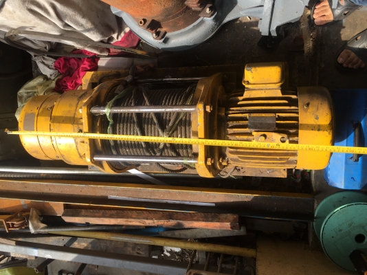 กว้านสลิงไฟฟ้า. 1000 kg.  ไฟ 380 V 3 เฟส. เก่าเก็บไม่ค่อยได้ใช้งาน