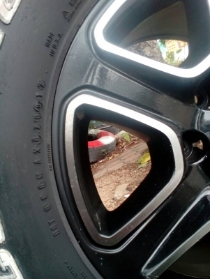 315/70R17   BF Goodrich  All-Terrain T/A  ชุด 4 เส้น สวย หนา ไม่มีปะ ไม่กินข้าง  tel.081-427-3941