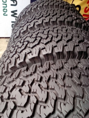 315/70R17   BF Goodrich  All-Terrain T/A  ชุด 4 เส้น สวย หนา ไม่มีปะ ไม่กินข้าง  tel.081-427-3941