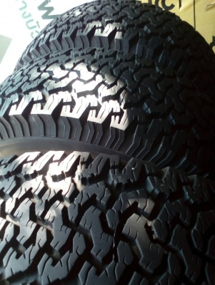 315/70R17   BF Goodrich  All-Terrain T/A  ชุด 4 เส้น สวย หนา ไม่มีปะ ไม่กินข้าง  tel.081-427-3941
