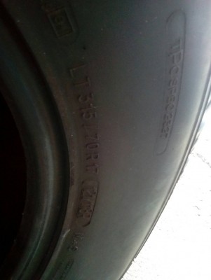 315/70R17   BF Goodrich  All-Terrain T/A  ชุด 4 เส้น สวย หนา ไม่มีปะ ไม่กินข้าง  tel.081-427-3941