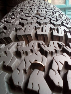 315/70R17   BF Goodrich  All-Terrain T/A  ชุด 4 เส้น สวย หนา ไม่มีปะ ไม่กินข้าง  tel.081-427-3941