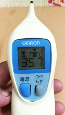 450 บ. ส่งฟรี 083-2000058  LINE ID: line832923 เครื่องวัดอุณหภูมิร่างกาย ยี่ห้อ OMRON  มีจุดวัดเลือกได้สองจุดที่รักแร้แขน หรือที่ใต้ลิ้น วัดง่ายสะดวกแม่นยำ