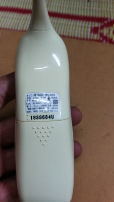 450 บ. ส่งฟรี 083-2000058  LINE ID: line832923 เครื่องวัดอุณหภูมิร่างกาย ยี่ห้อ OMRON  มีจุดวัดเลือกได้สองจุดที่รักแร้แขน หรือที่ใต้ลิ้น วัดง่ายสะดวกแม่นยำ