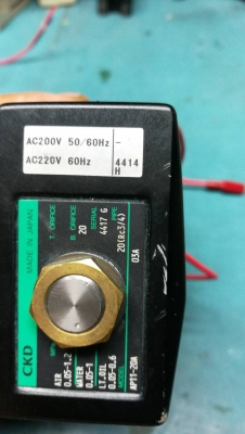 ตัวละ 700 บ. ส่งฟรี 083-2000058  LINE ID: line832923 โซลินอยด์วาล์วเอนกประสงค์ตัวใหญ่ขนาดท่อ  25 mm. ยี่ห้อ CKD ใช้ได้กับ น้ำ น้ำมัน ลม แก็ส  ใช้ไฟบ้าน 220 V.(มีแค่ 2 ตัว)