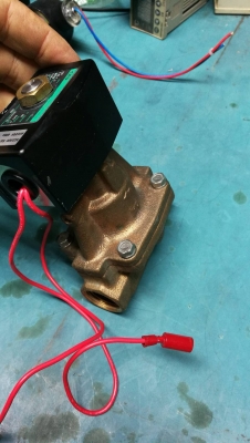 ตัวละ 700 บ. ส่งฟรี 083-2000058  LINE ID: line832923 โซลินอยด์วาล์วเอนกประสงค์ตัวใหญ่ขนาดท่อ  25 mm. ยี่ห้อ CKD ใช้ได้กับ น้ำ น้ำมัน ลม แก็ส  ใช้ไฟบ้าน 220 V.(มีแค่ 2 ตัว)