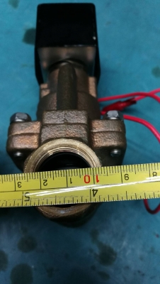 ตัวละ 700 บ. ส่งฟรี 083-2000058  LINE ID: line832923 โซลินอยด์วาล์วเอนกประสงค์ตัวใหญ่ขนาดท่อ  25 mm. ยี่ห้อ CKD ใช้ได้กับ น้ำ น้ำมัน ลม แก็ส  ใช้ไฟบ้าน 220 V.(มีแค่ 2 ตัว)