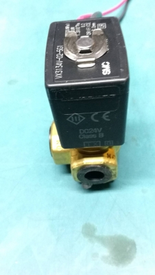 ตัวละ 500 บ. ส่งฟรี 083-2000058  LINE ID: line832923 โซลินอยด์วาล์วเอนกประสงค์ชนิด 3 ทาง ขนาดท่อ 12 mm. ยี่ห้อ SMC ใช้ได้กับ น้ำ น้ำมัน ลม แก็ส  ใช้ไฟDC 24V.