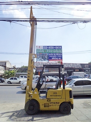 ขายรถยกมิตซูบิชิ 1.5 ตัน  เครื่องเบนซิน  กระบอกคู่  เสาสูง 4 เมตร  ยางตันใหม่  พวงมาลัยเพาเว่อร์  สีเดิมจากนอก นำเข้าจากญี่ปุ่น ใช้งานได้ทันที ราคา140000