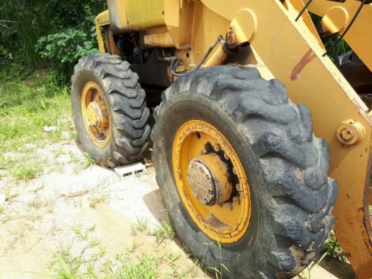ขาย.235,000 รถตักล้อยาง KOMATSU JH 30 เครื่องดี ปั้มไฮดอร์ลิคดี เกียร์แรง ยางพอได้ รถพร้อมใช้ รถอยู่.ก.ท.ม 090-772-3710 090-772-3708