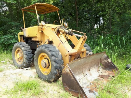 ขาย.235,000 รถตักล้อยาง KOMATSU JH 30 เครื่องดี ปั้มไฮดอร์ลิคดี เกียร์แรง ยางพอได้ รถพร้อมใช้ รถอยู่.ก.ท.ม 090-772-3710 090-772-3708