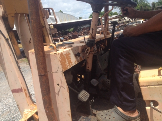 ขายด่วน รถฟอล์คคลิฟ  3ตัน รุ่น1 ดีเซล  เสาสูง4เมตร  ยางใหม่ สภาพพร้อมใช้ ขาย175000