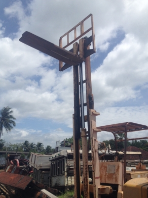 ขายด่วน รถฟอล์คคลิฟ  3ตัน รุ่น1 ดีเซล  เสาสูง4เมตร  ยางใหม่ สภาพพร้อมใช้ ขาย175000