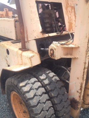 ขายด่วน รถฟอล์คคลิฟ  3ตัน รุ่น1 ดีเซล  เสาสูง4เมตร  ยางใหม่ สภาพพร้อมใช้ ขาย175000