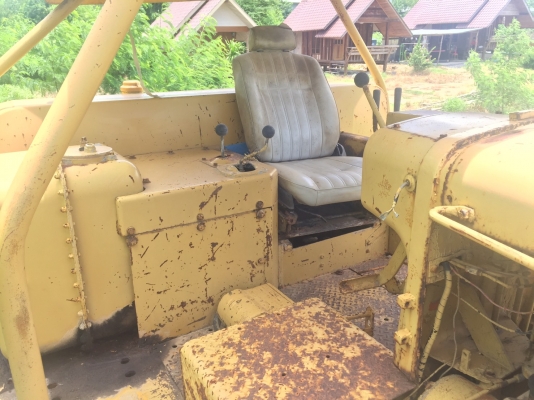 ขาย 1,350,000 รถแทรคเตอร์ CAT D 9 H ซื้อเก่านอกมา 1 ปี ทำงานน้อยมาก เครื่องดี เกียร์ทอคร์แรง ลิปเปอร์หลัง ช่วงล่างแน่นจากนอก เอกสารอินวอยทร์  รถอยู่ สระบุรี 090-772-3710 090-772-3708