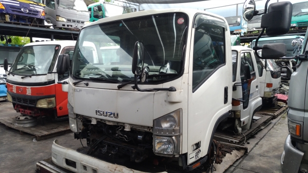 NPR รุ่นใหม่ไฟตาตั้งพร้อมเครื่องยนต์ 4jj Turbo