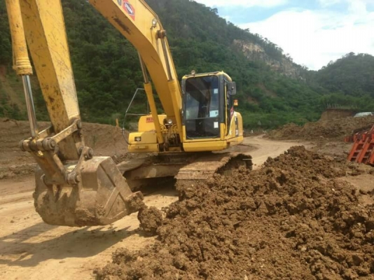 ขาย 1,250,000 บาท KOMATSU PC200-7 เครื่องดี ปั้มแรง โช่หนา เอวแน่น ไฟฟ้าครบ แอร์เย็น เอกสารเล่มทะเบียน รถสวยพร้อมใช้ รถอยู่ จ.นครนายก  090-772-3710 090-772-3708