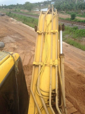ขาย 1,150,000 บาท KOMATSU PC200-7 (มีไลน์หัวเจาะ) เครื่องดี ปั้มแรง โช่หนา เอวแน่น ไฟฟ้าครบ เอกสารเล่มทะเบียน รถทำงานอยู่ รถอยู่ จ.นครนายก 090-772-3710 090-772-3708