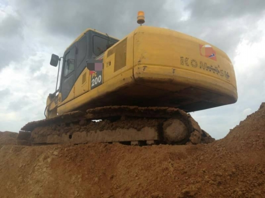 ขาย 1,150,000 บาท KOMATSU PC200-7 (มีไลน์หัวเจาะ) เครื่องดี ปั้มแรง โช่หนา เอวแน่น ไฟฟ้าครบ เอกสารเล่มทะเบียน รถทำงานอยู่ รถอยู่ จ.นครนายก 090-772-3710 090-772-3708