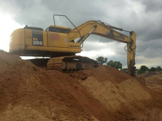 ขาย 1,150,000 บาท KOMATSU PC200-7 (มีไลน์หัวเจาะ) เครื่องดี ปั้มแรง โช่หนา เอวแน่น ไฟฟ้าครบ เอกสารเล่มทะเบียน รถทำงานอยู่ รถอยู่ จ.นครนายก 090-772-3710 090-772-3708