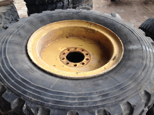 ล้อพร้อมยาง รถตัก komatsu