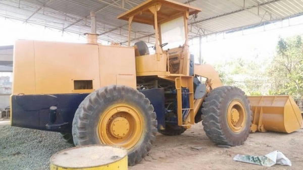 ขายรถตักล้อยาง KOMATSU 530 สภาพพร้อมใช้งาน ราคา360,000 สนใจโทร 090-8588220คุณนะ 093-3258446คุณบิว เว็บไซต์ส่วนตัว www.narong2truck.com www.truck.in.th/498 ID: narong498 ID: 09332584461 เพจ Facebook ณรงค์ ซื้อขายรถมือสอง กลุ่ม Facebook ณรงค์ ซื้อขายรถมือสอ