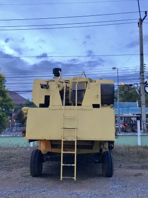 ขายรถเกี่ยวข้าวโพดNEW HOLLAND TF 44 ขายรถเกี่ยวข้าวโพดNEW HOLLAND TF 44