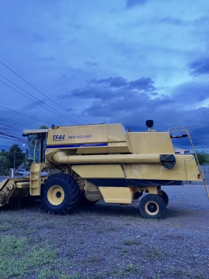 ขายรถเกี่ยวข้าวโพดNEW HOLLAND TF 44 ขายรถเกี่ยวข้าวโพดNEW HOLLAND TF 44