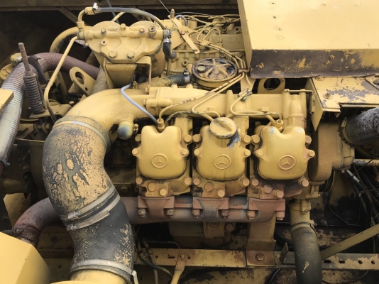 ขายรถเกี่ยวข้าวโพดNEW HOLLAND TF 44 ขายรถเกี่ยวข้าวโพดNEW HOLLAND TF 44