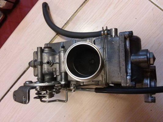 ขายคาบูแต่ง fcr35 สภาพสวยสดๆจากยุ่นใส่ตรงรุ่นsr400