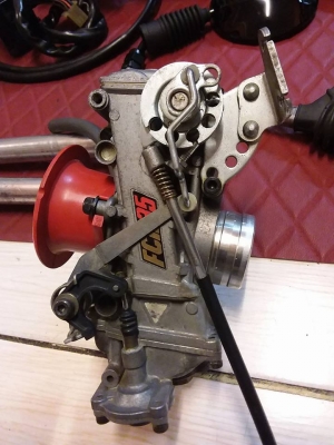 ขายคาบูแต่ง fcr35 สภาพสวยสดๆจากยุ่นใส่ตรงรุ่นsr400