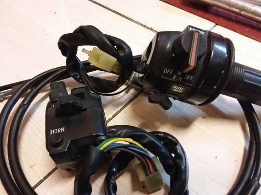 ขายสวิตไฟซ้ายขวา ขายสวิตไฟซ้ายขวา