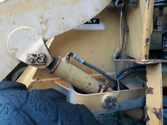 KOMATSU รุ่น JH 30 B เครื่อง 4 สูบ